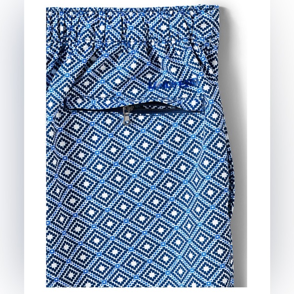 Lands End Men's Lined 7" Hybrid Swim Shorts - Picture 5 of 6